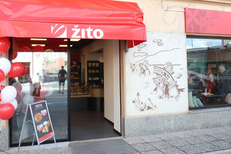 Odprtje obnovljene Delikatese 12 Foto Ljubo Vukelič